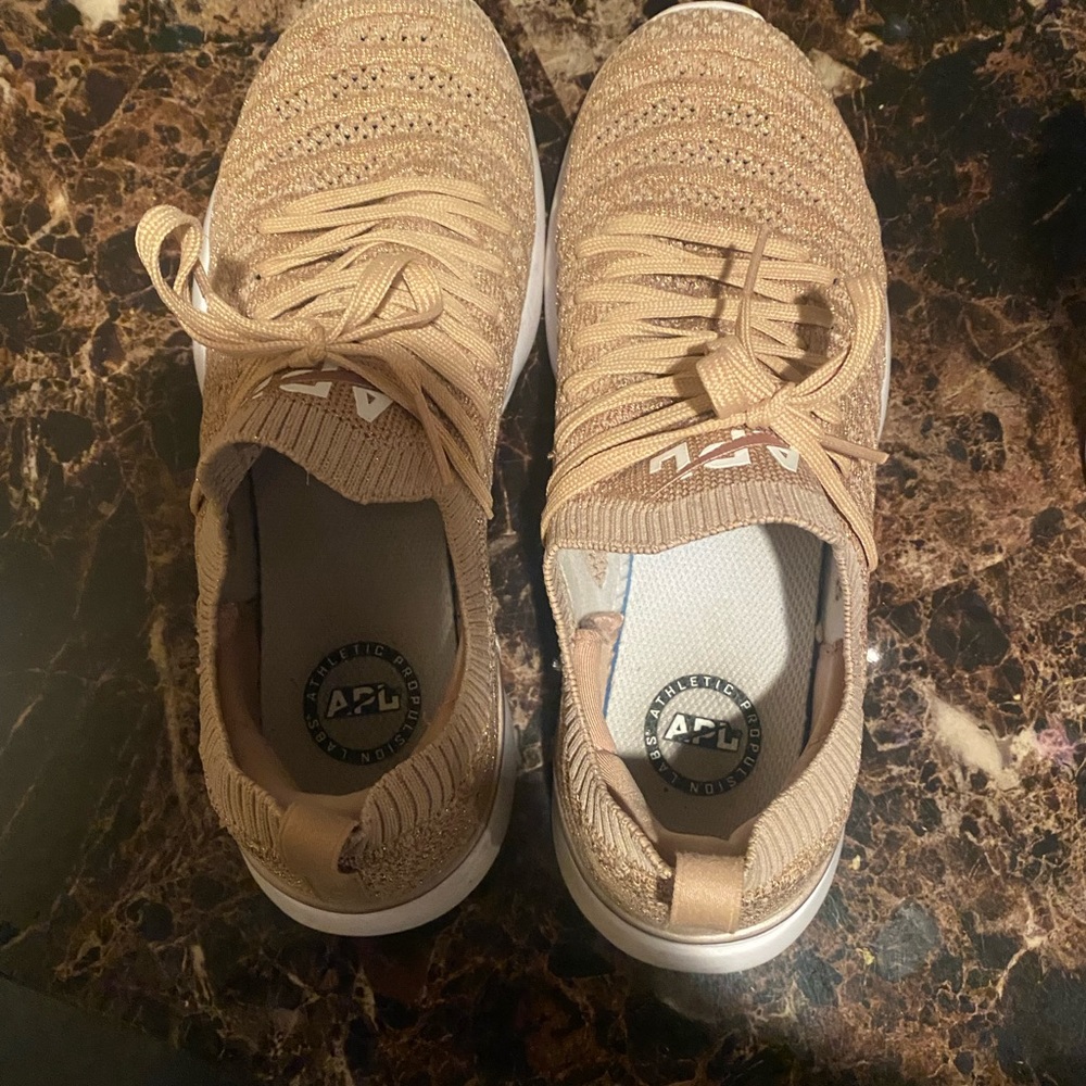 APL shoes